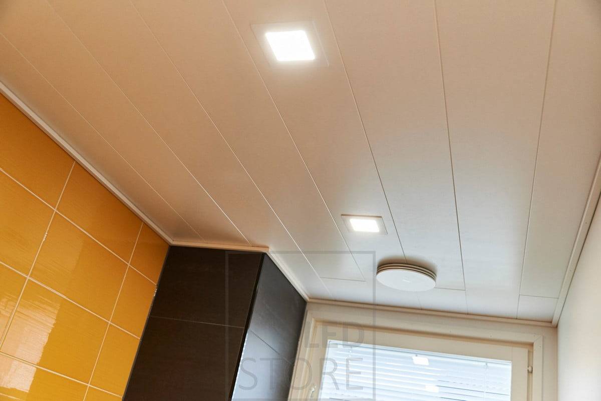 Malé panely jsou moderní a jednoduché a vzhledem ke své velikosti poskytují účinné osvětlení. Ledstore.fi