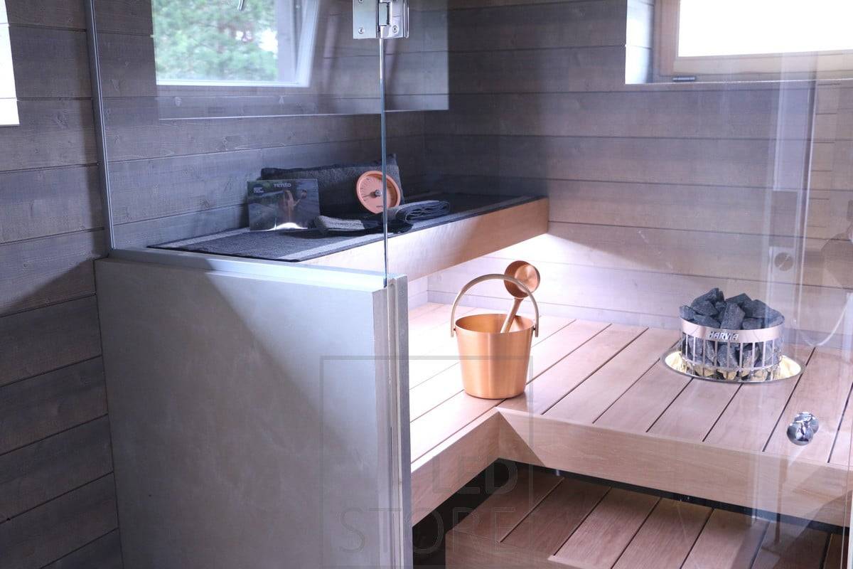 Led pásek pod lavicí vytváří v sauně krásné, atmosférické světlo. Ledstore.fi