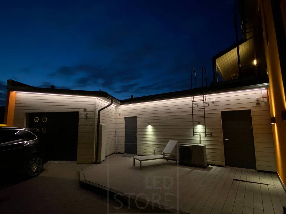 LED pásky osvětlující fasádu domu. Ledstore.fi