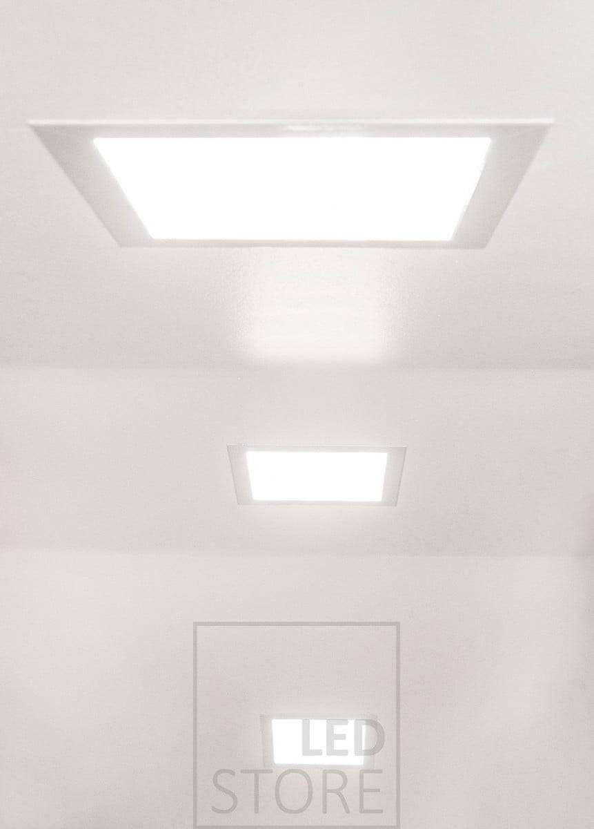 Panelová světla na střeše garáže. Ledstore.fi