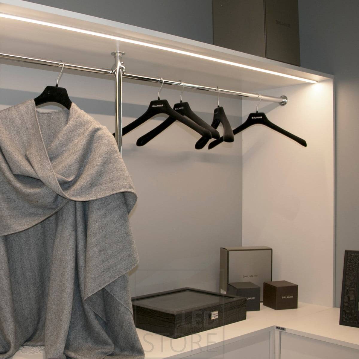 LED páska pro zvýšení komfortu vašeho šatníku. Ledstore.fi