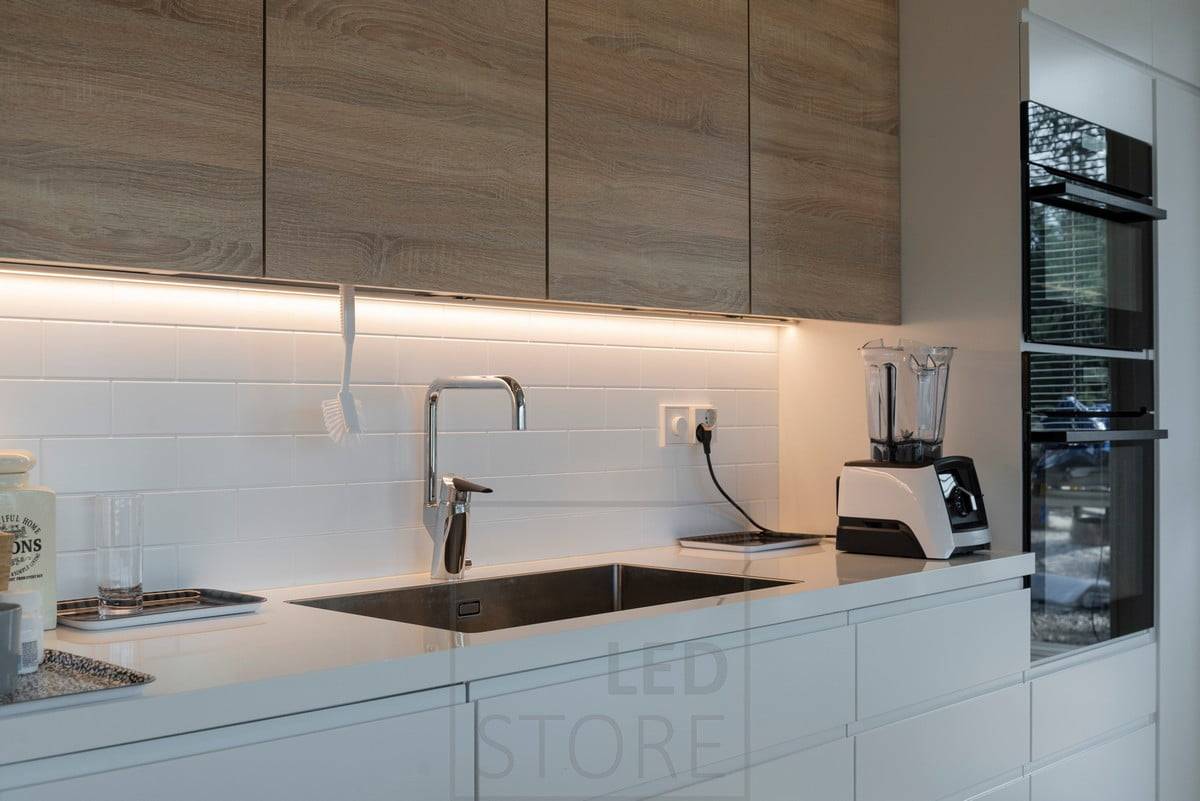 Kuchyňský led pásek pro osvětlení pracovní desky. Ledstore.fi