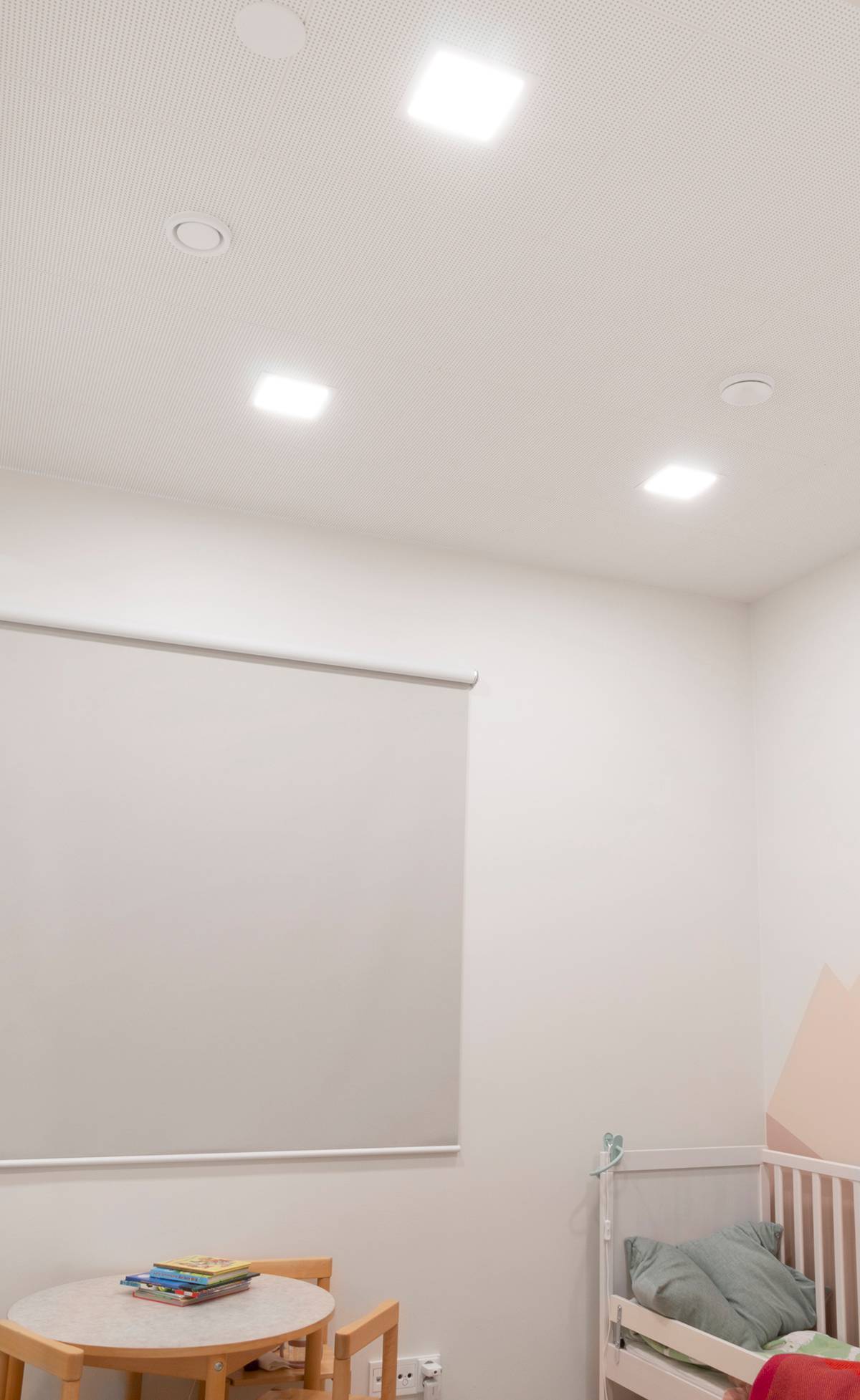 Logo LED Store na zeleném pozadí a bílý text "LED STORE" uprostřed bílého čtverce. Ideální pro energeticky úsporná řešení osvětlení.