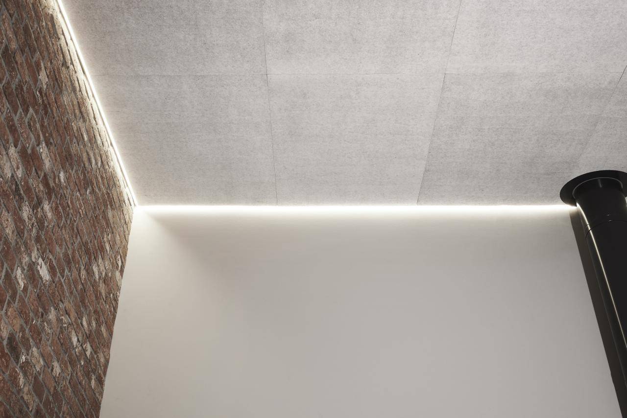 Logo obchodu s LED osvětlením: bílý čtverec s tučným bílým textem "LED STORE" naskládaným vertikálně na zeleném pozadí. Osvětlení šetrné k životnímu prostředí.