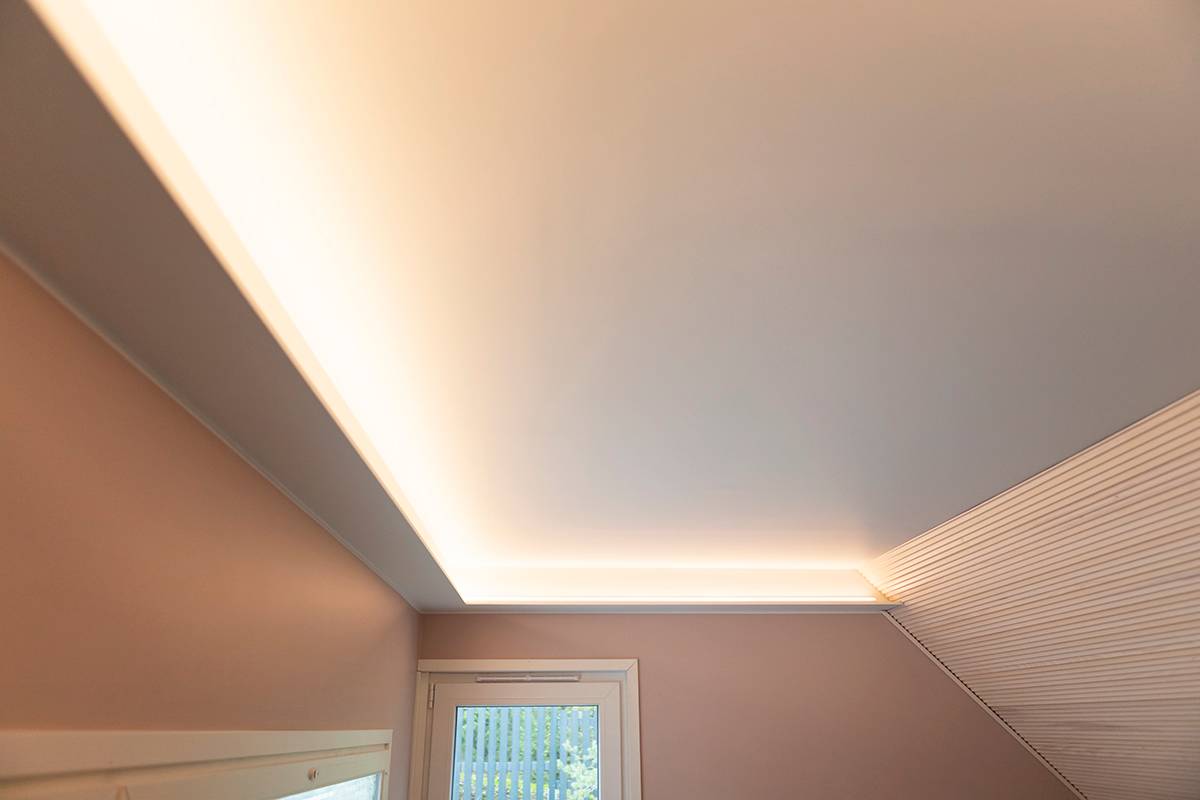 Zelené pozadí a bílý čtverec s tučným textem "LED STORE" upozorňuje na energeticky účinná řešení LED osvětlení.