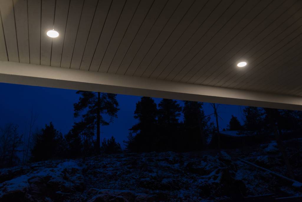 Plafón 160 v přístřešku pro auta. © LedStore