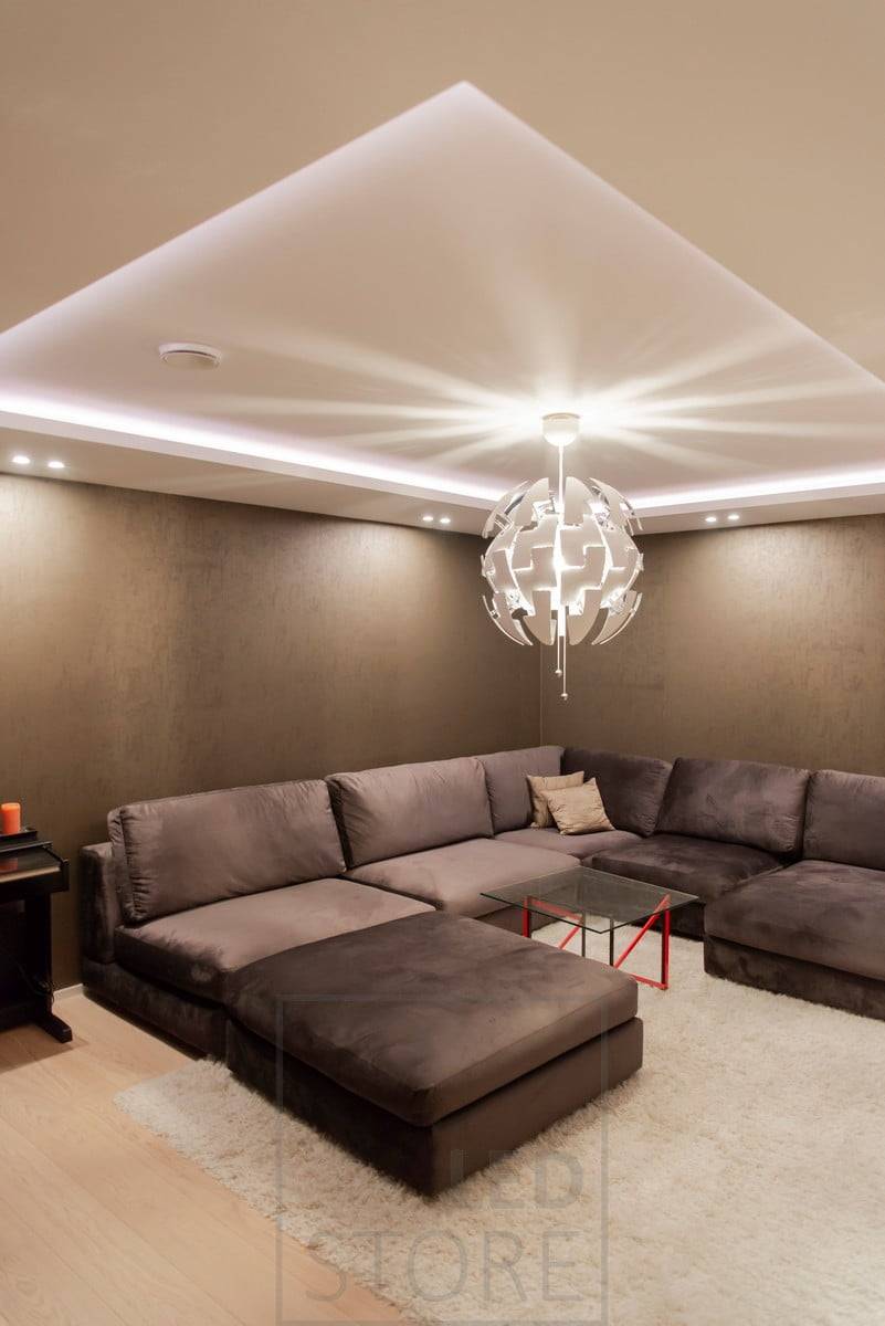 Páska RGB+W v klipu pro downlighting, nepřímo osvětlující. Ledstore.fi