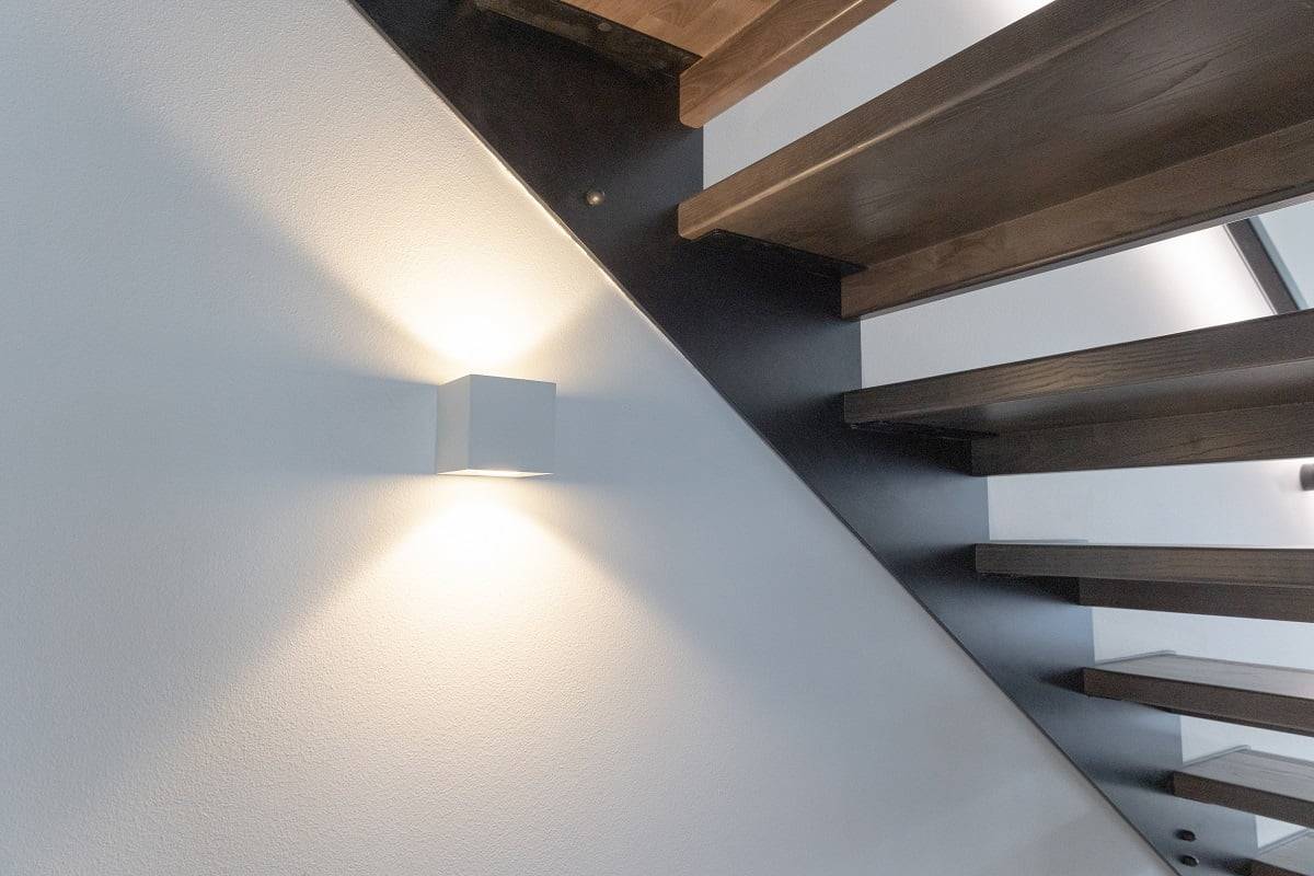 Spodní prostor vnitřních polic je osvětlen ©LedStore