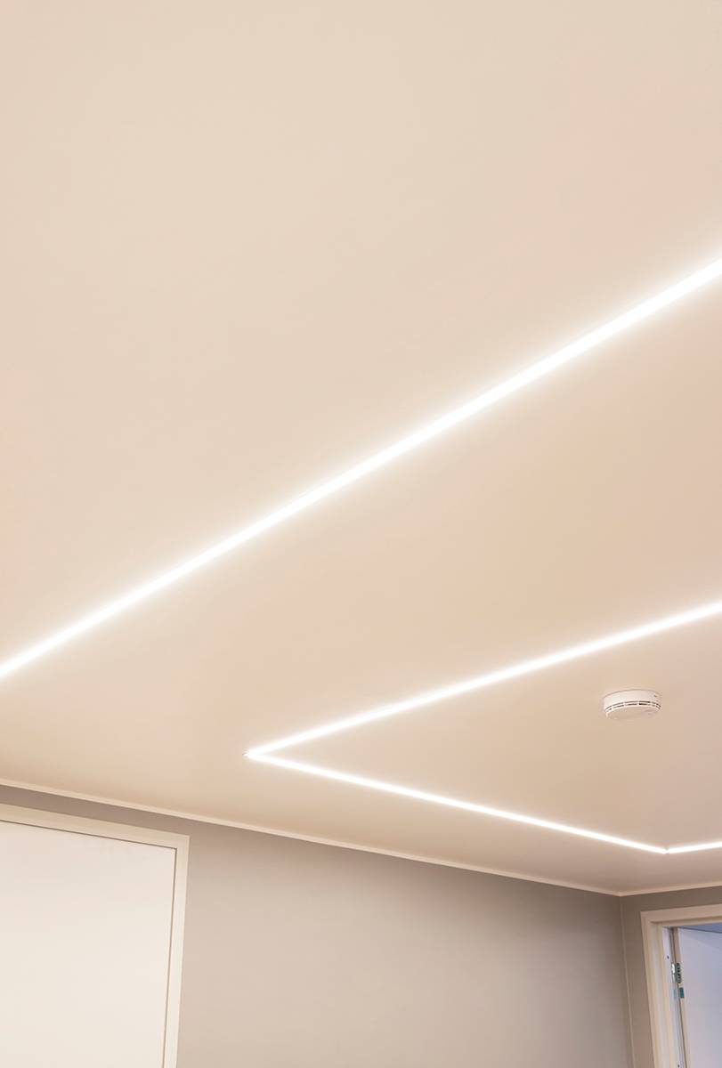 Logo obchodu s LED osvětlením na zeleném pozadí s nápisem "LED STORE" tučnými bílými velkými písmeny uvnitř bílého čtverce uprostřed.