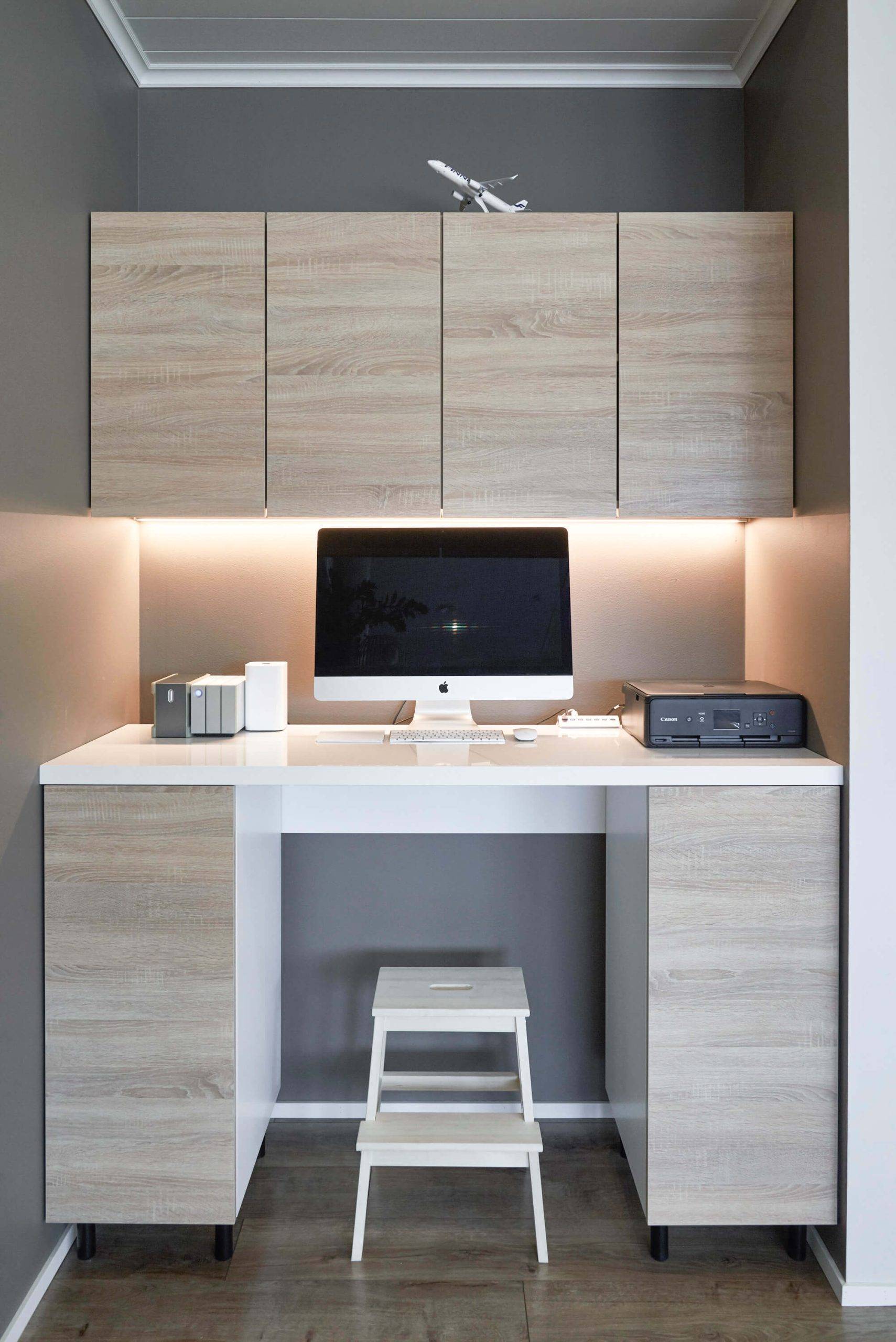 Nápis LED STORE s bílým čtvercem na zeleném pozadí, který představuje moderní písmo pro značku obchodu s LED osvětlením.