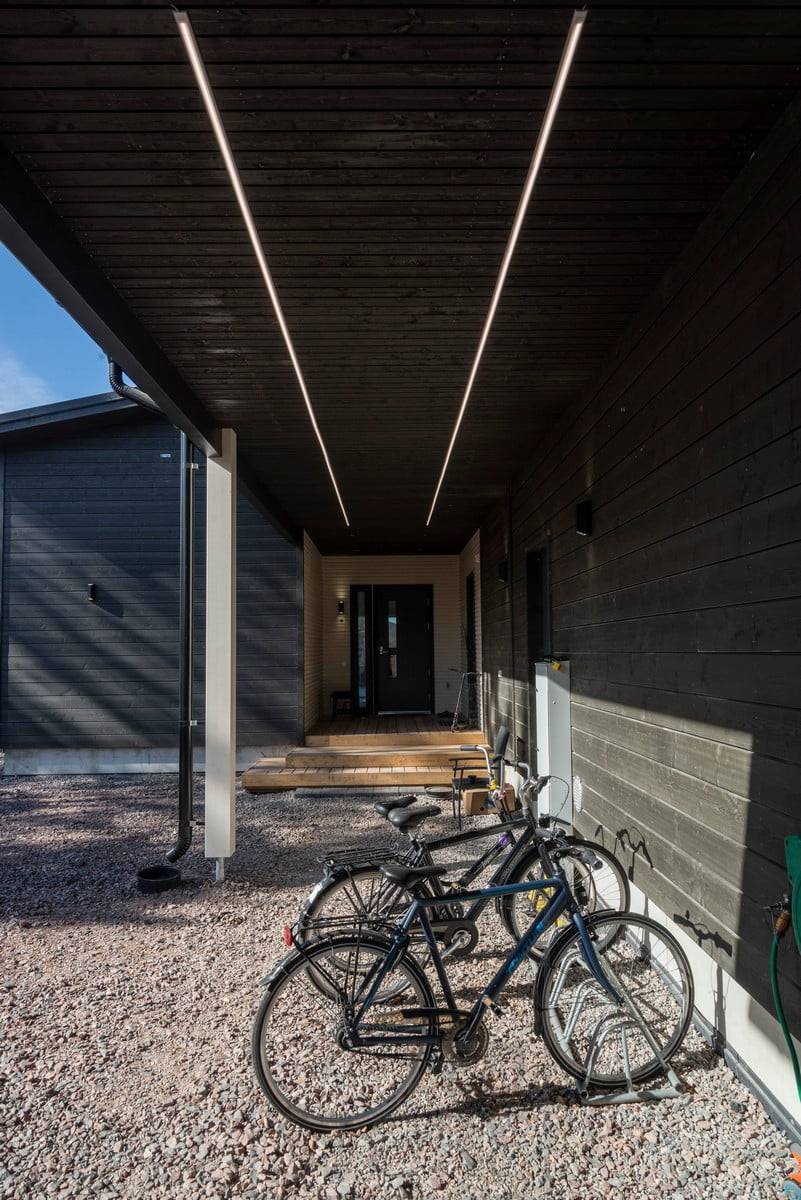 Nízký povrchový profil vedl pásek. Minimalistické, ale účinné řešení osvětlení. Ledstore.fi