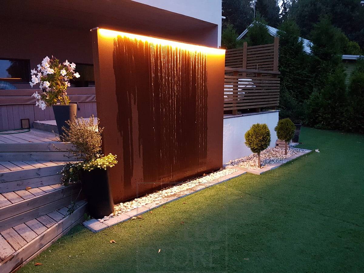 Led stuha pro zvýraznění vodního prvku v zahradě. Ledstore.fi