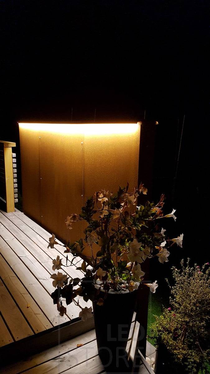 Atmosférické nepřímé osvětlení na terase. Ledstore.fi