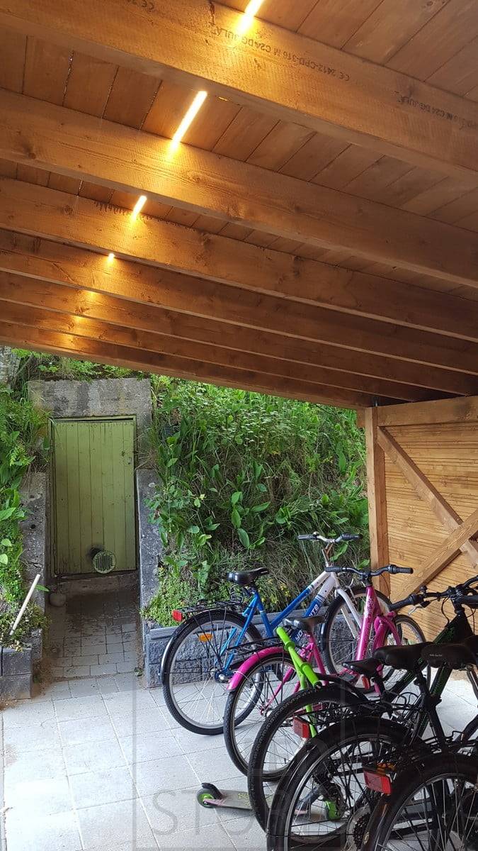 Led stuha krásně osvětlující kryt kola. Ledstore.fi