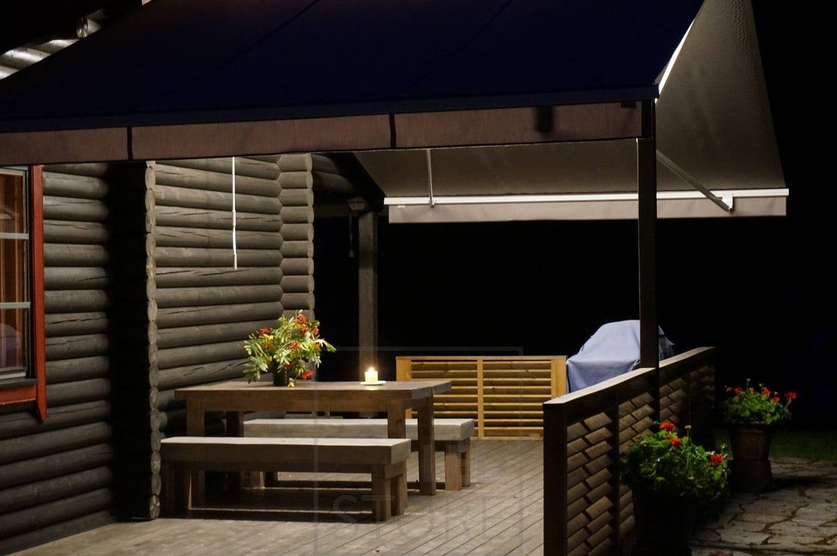 LED pásek na stříšce vytvářející atmosférické celkové osvětlení terasy. Ledstore.fi