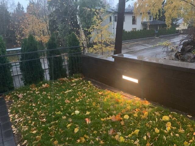 Led stuha zapuštěná do zdi vytvářející krásné, atmosférické osvětlení. Ledstore.fi