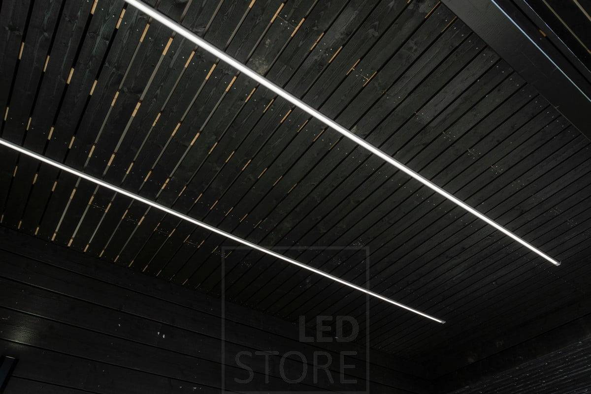 LED páska v nízkém profilu střechy. Ledstore.fi