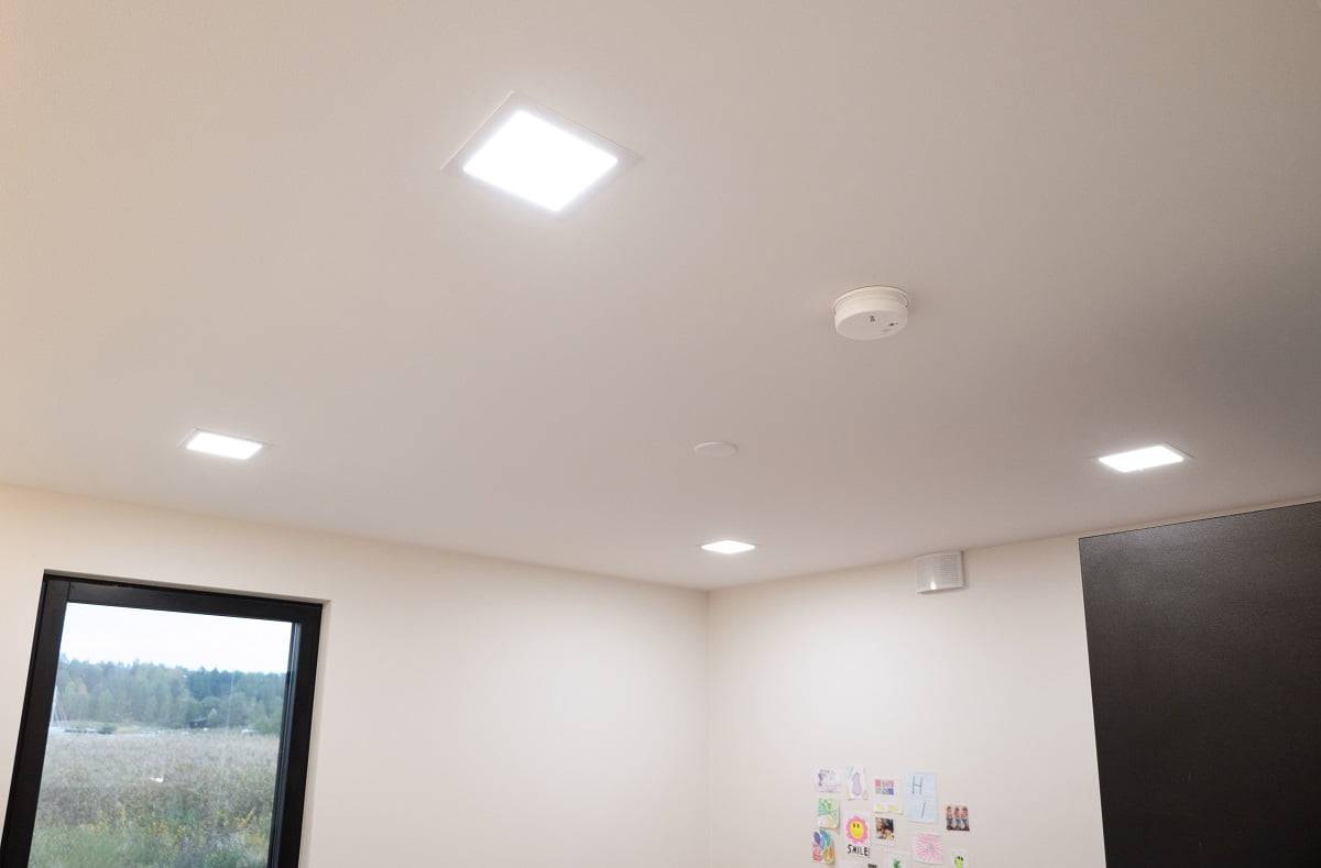 V místnosti byly rozmístěny 4 panely LED. © LedStore.fi