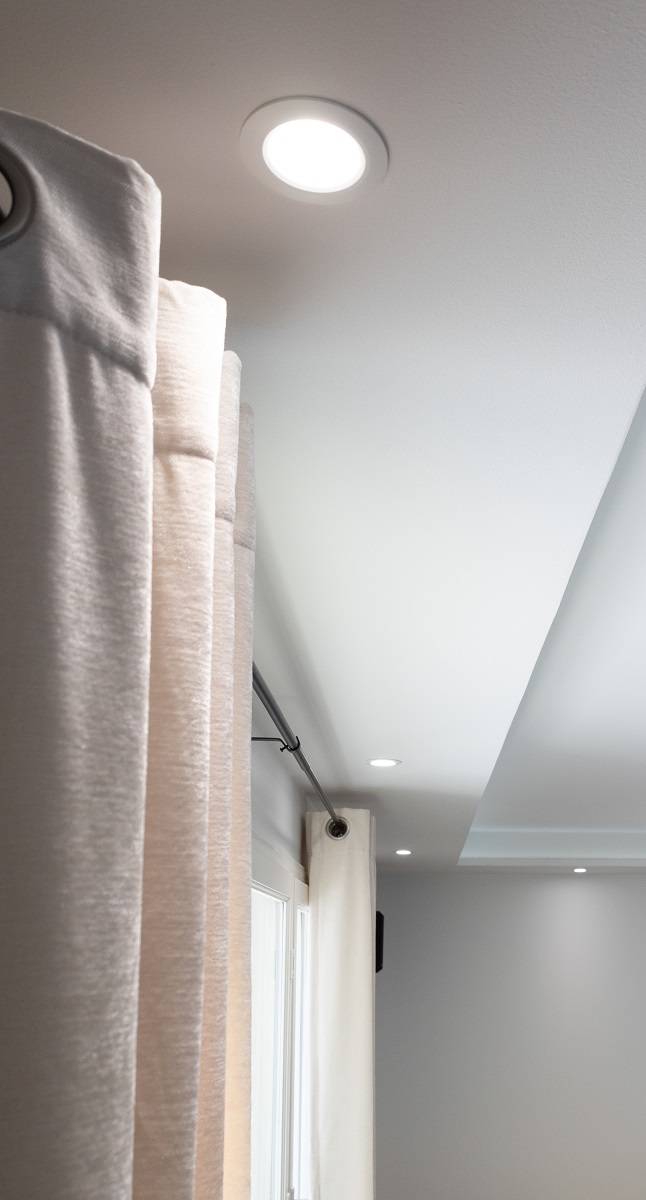 LED LIGHT 023 LED spot 9W je stmívatelný a má nastavitelnou teplotu barvy.