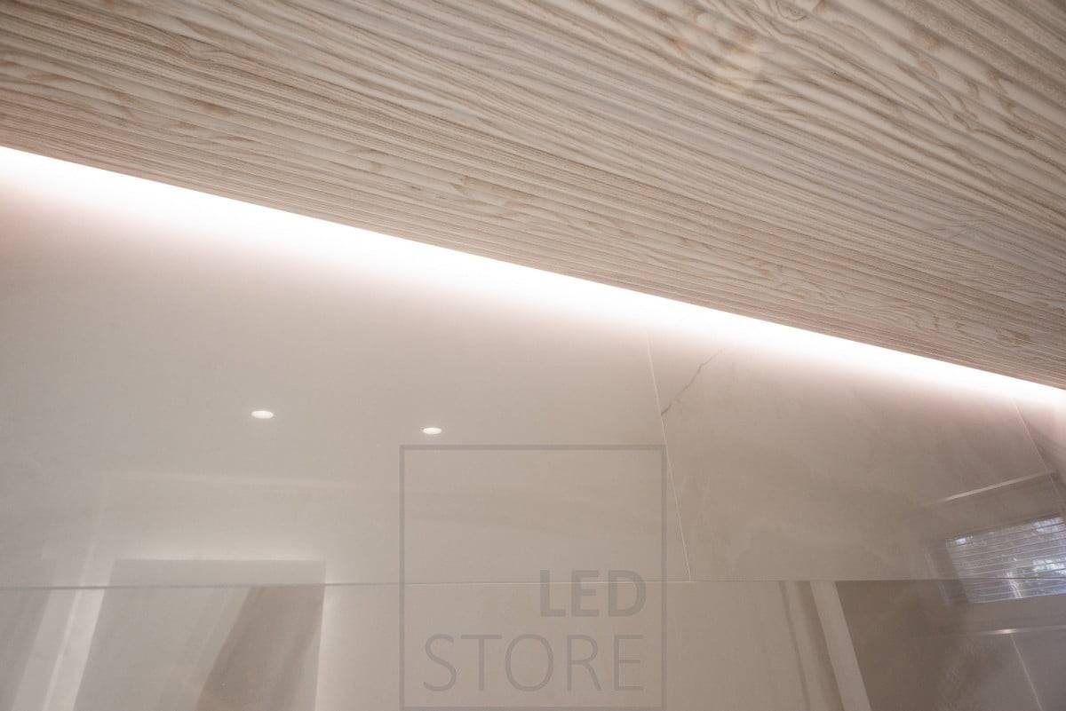 Krásné nepřímé náladové osvětlení v koupelně. Ledstore.fi