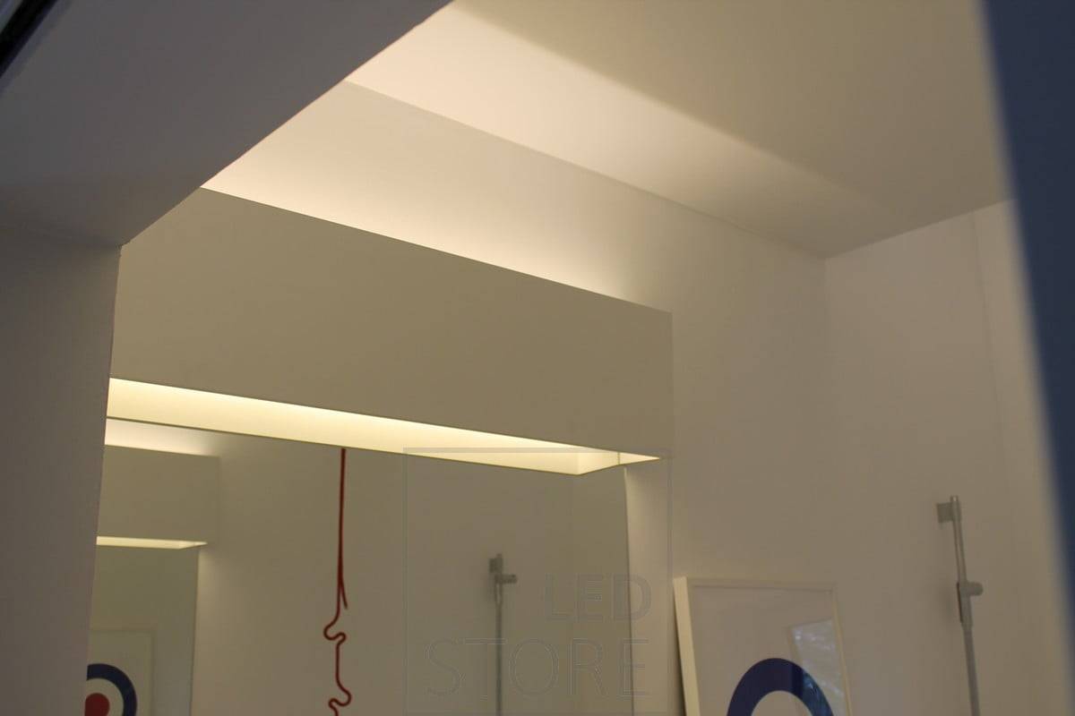 Nepřímé světlo na toaletním zařízení. Ledstore.fi