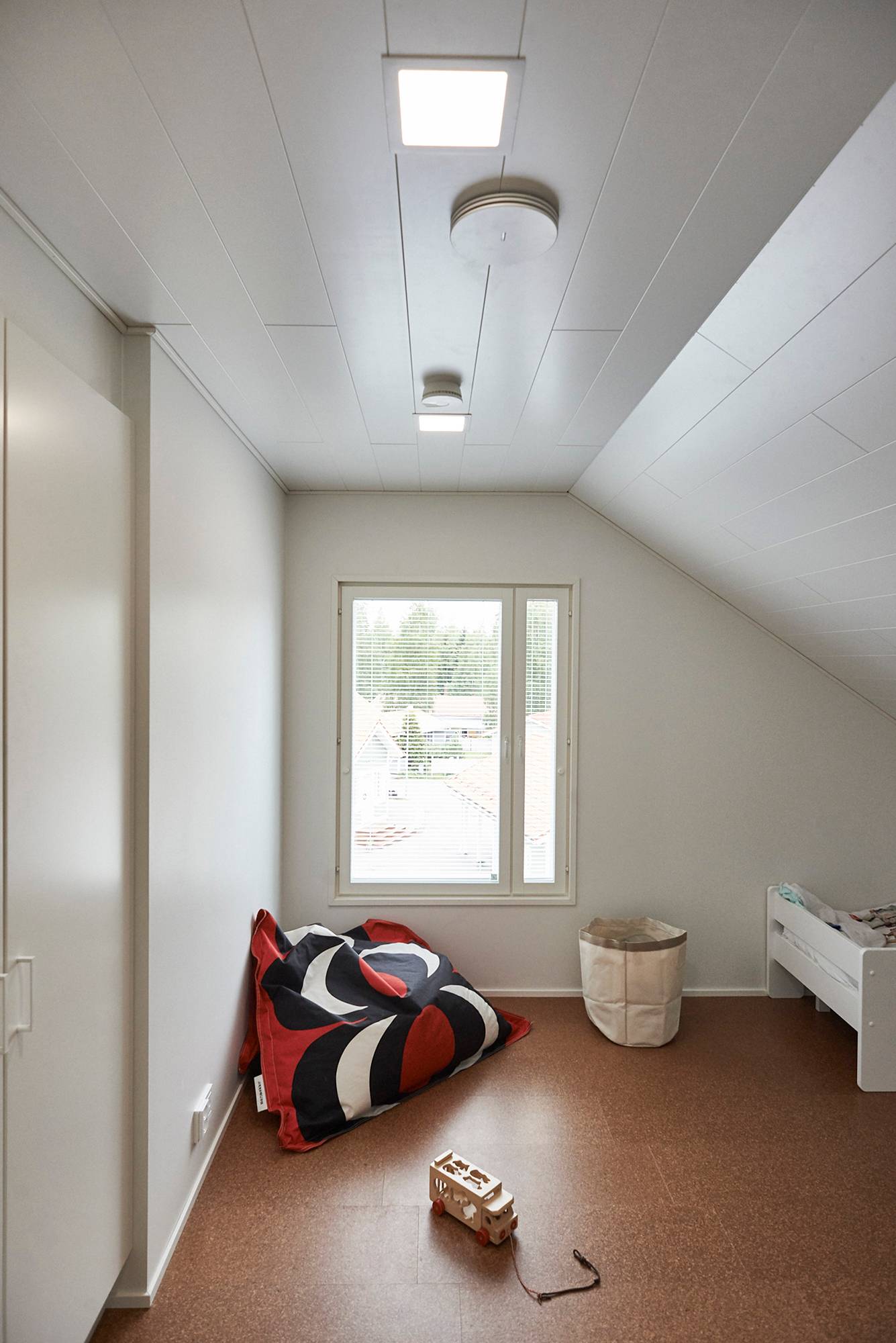Led panelové lampy pro rovnoměrné osvětlení v ložnici. Ledstore.fi