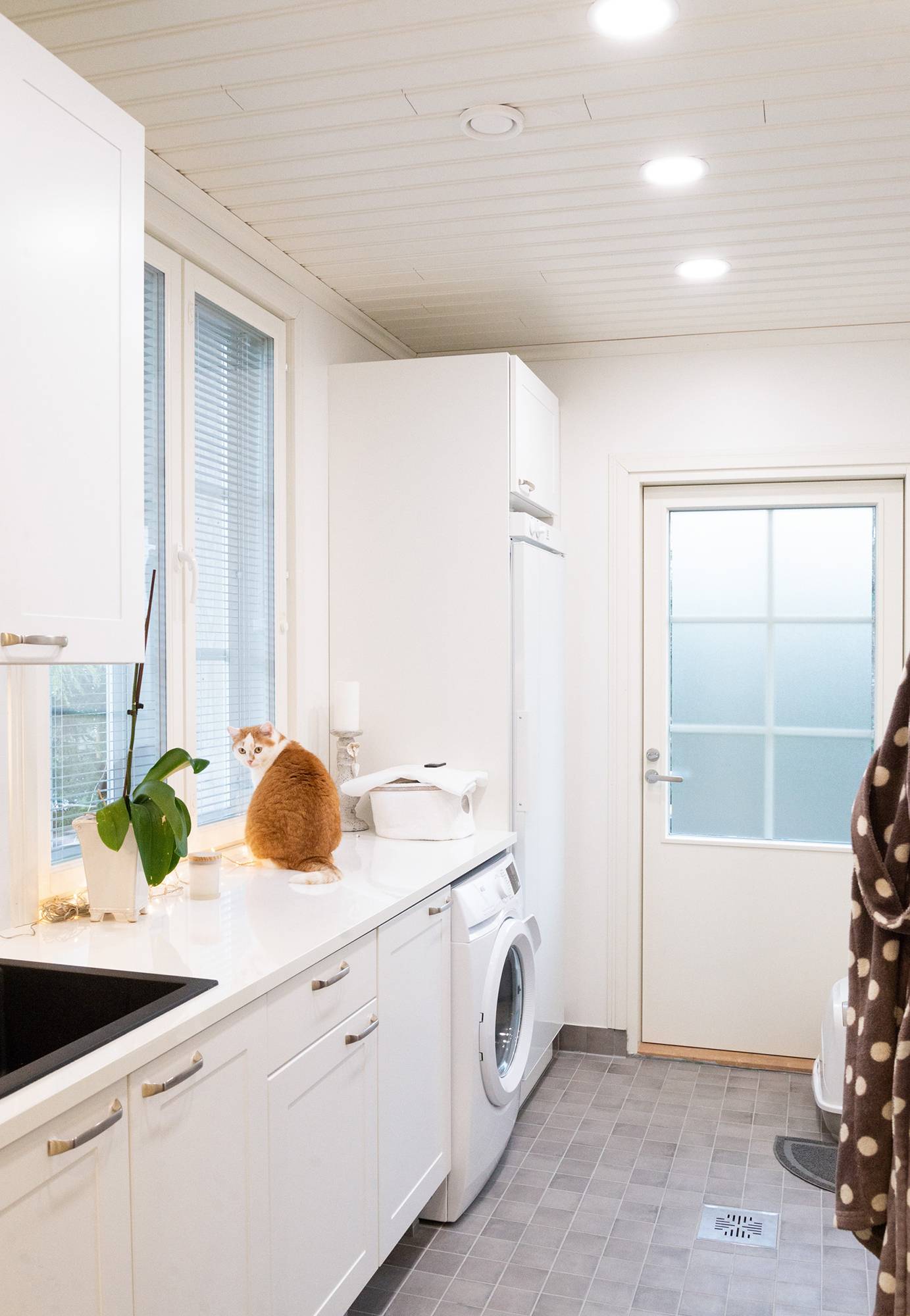 Svítidla Plafond pro účinné a rovnoměrné osvětlení technické místnosti. Ledstore.fi