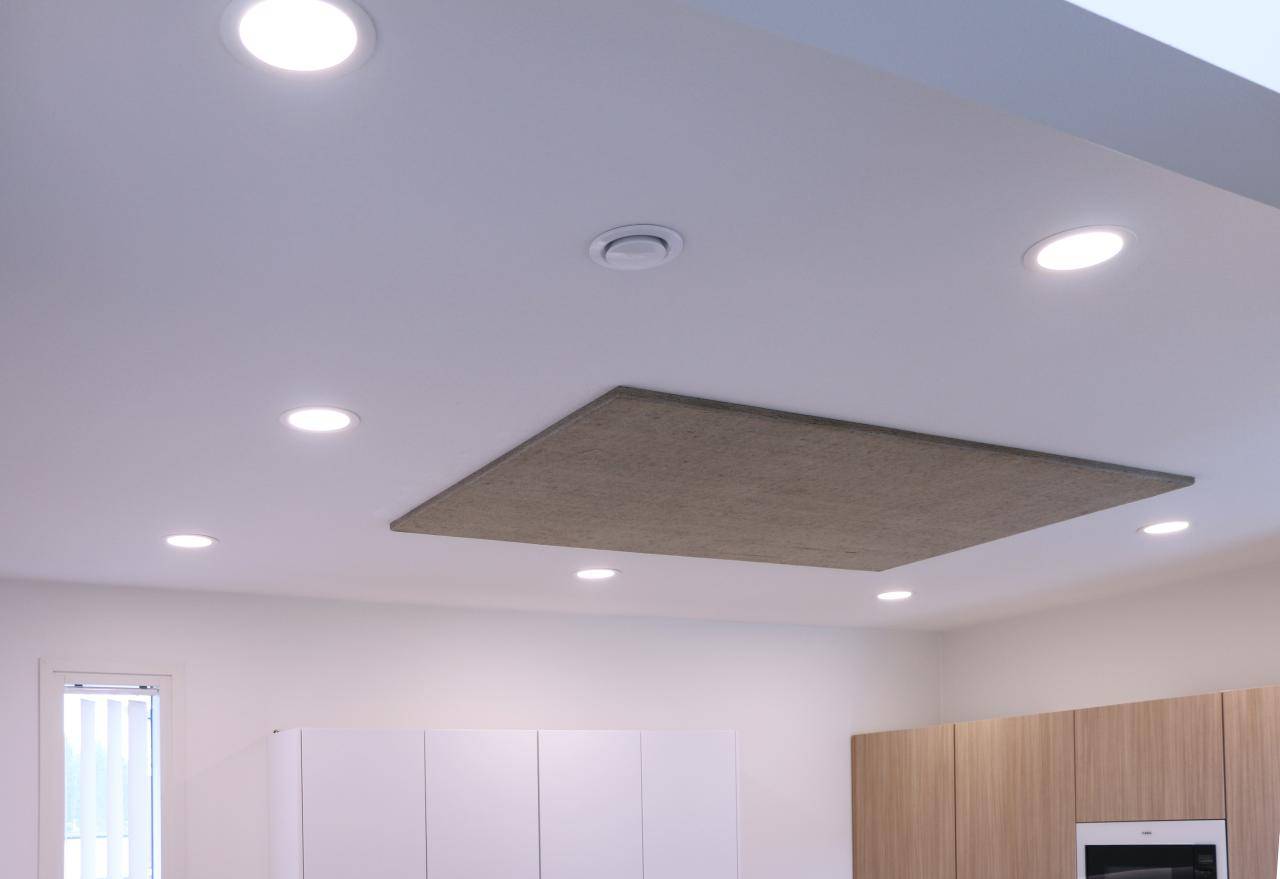 Jasně zelené pozadí a bílý čtverec s nápisem "LED STORE" v bílém písmu, zdůrazňující zaměření na produkty LED osvětlení.