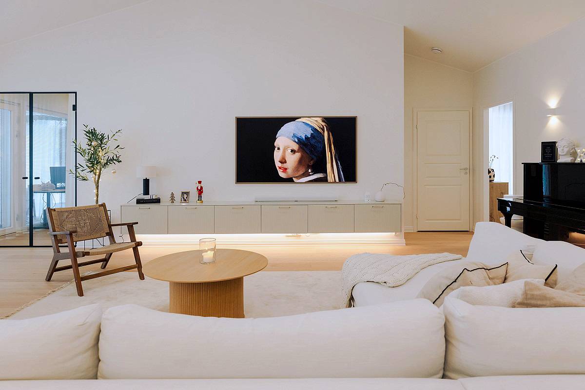 Reference Cihly na skále, nepřímé led osvětlení pro obývací pokoj TV úroveň