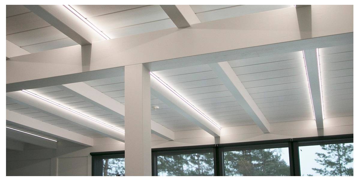 10 tipů pro osvětlení obývacího pokoje Led pásek na stropním nosníku Scale LedStore.fi