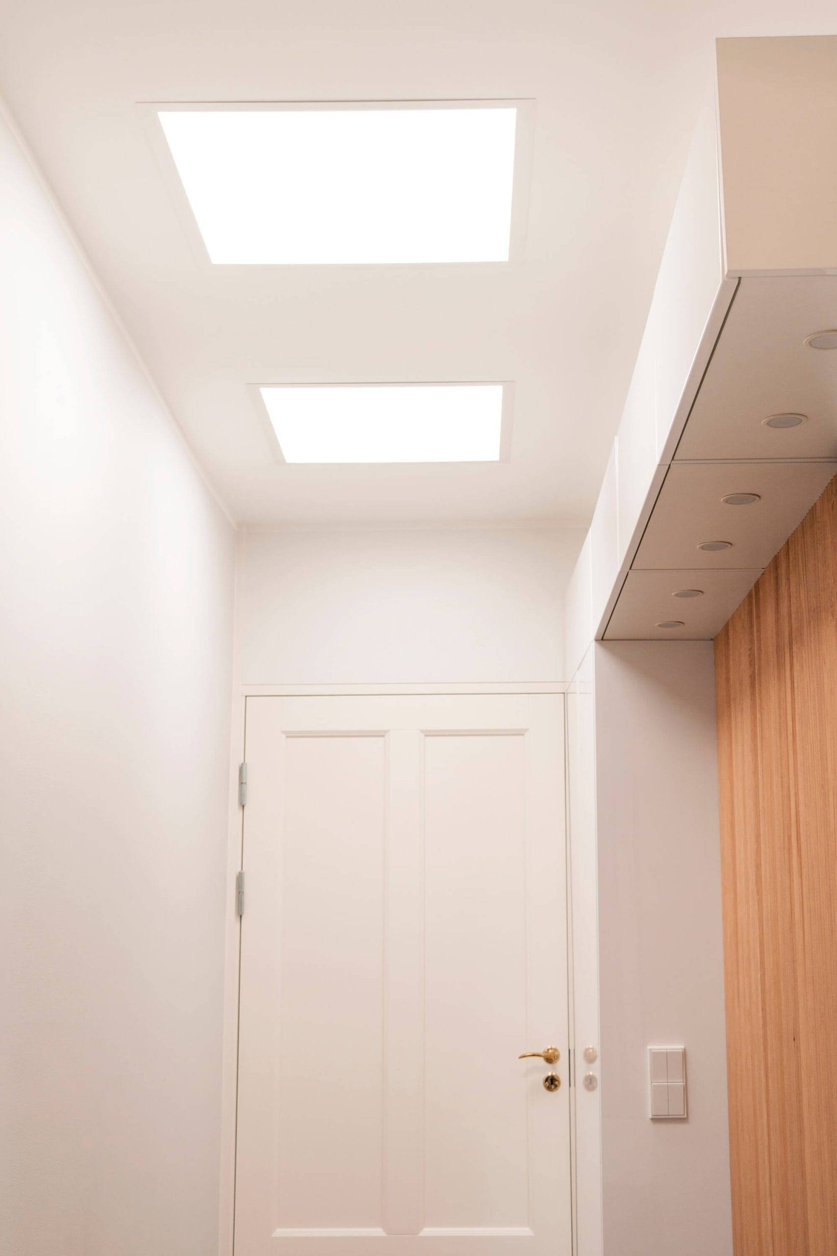 Panel 600s s nastavitelnou teplotou barev v předsíni, LedStore