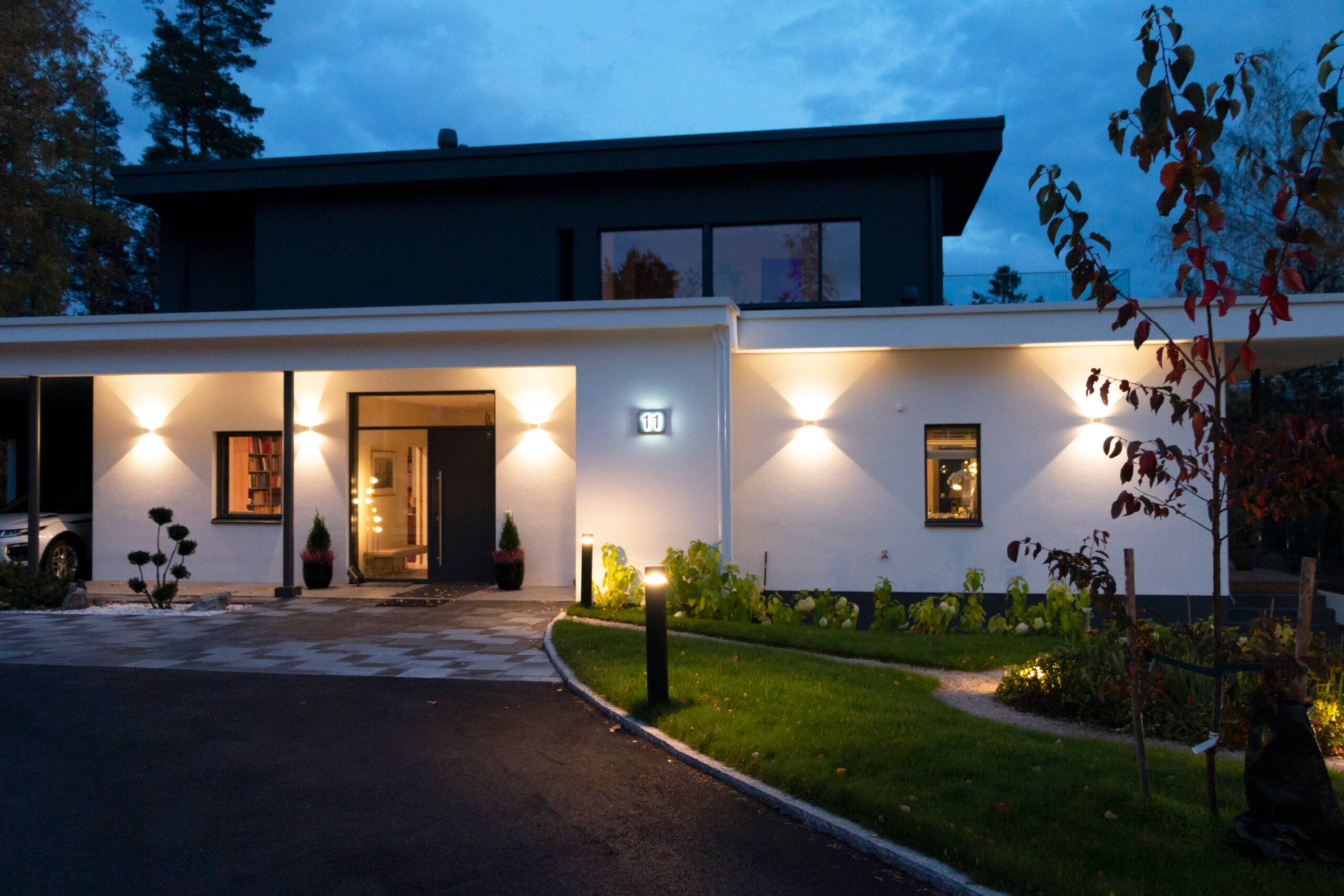 Venkovní osvětlení LED u vchodu a na vnějších stěnách