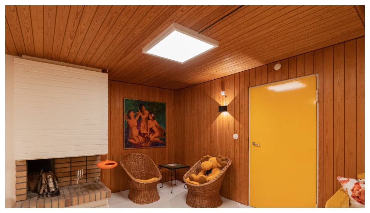 Rekonstrukce bazénu a krbu v řadovém domě z 60. let 20. století Led panel 600 a funk nástěnné světlo v krbové místnosti. LedStore.fi