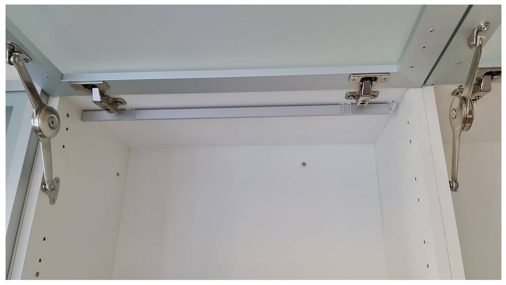 Led profil se úhledně vejde do skříňky