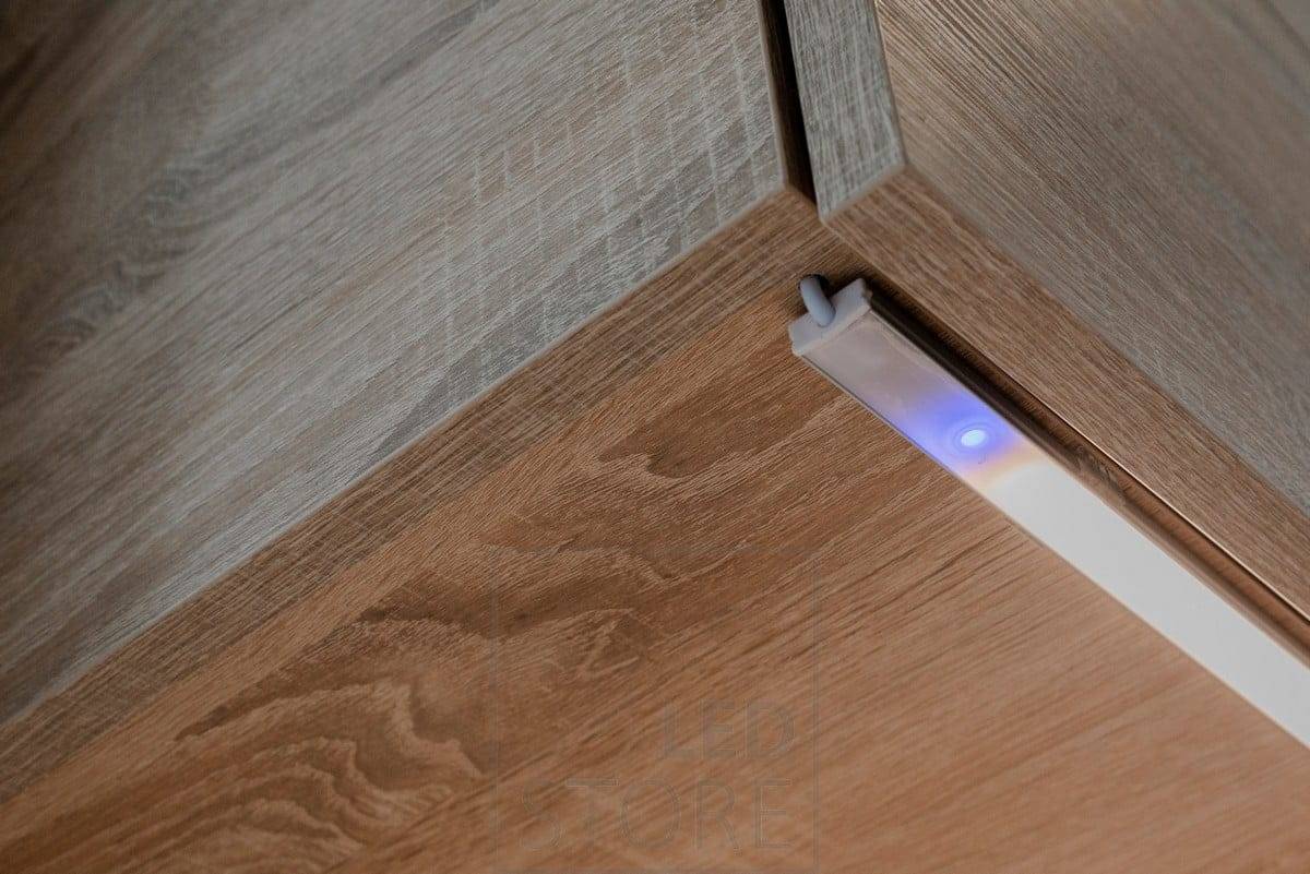 LED pásek pro kuchyňskou linku pod skříňkou s dotykovým časovačem