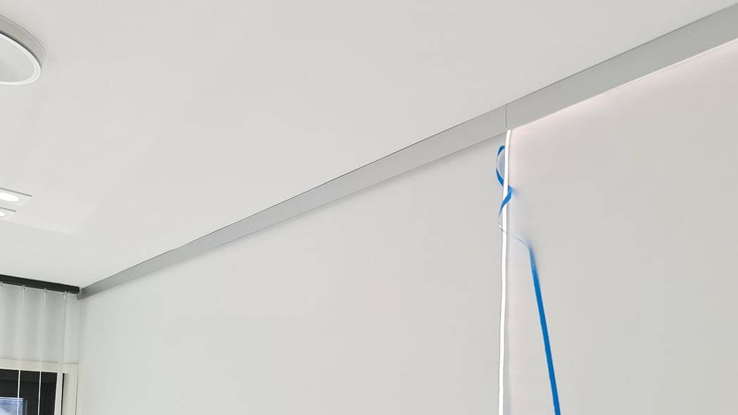 Montáž hliníkových profilů a LED pásků.
