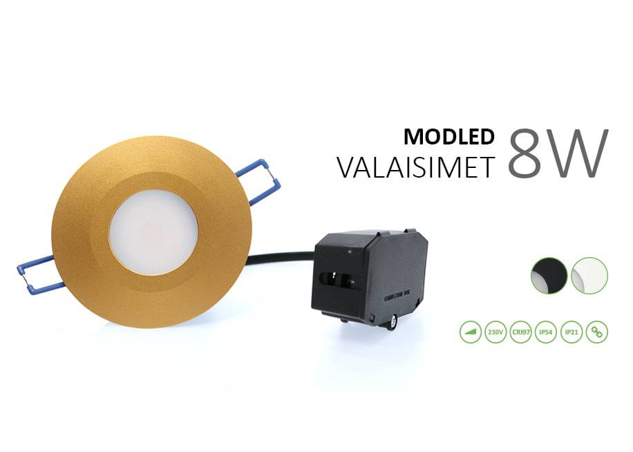 Kulaté LED světlo zlaté barvy "MODELED LIGHTS 8W" s černým napájecím zdrojem, 230 V, CRI95, krytí IP44/IP21 pro styl a funkčnost.