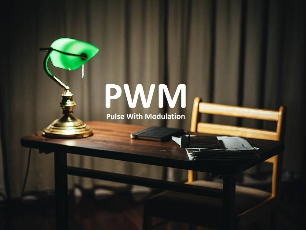 Stmívání PWM ve stolní lampě
