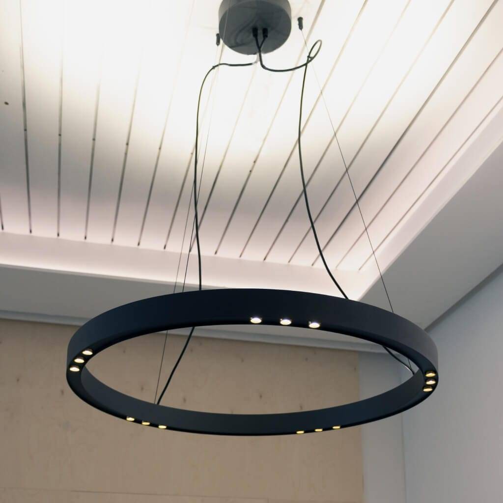 LED Wheel černá mosazná lampa ve stropě LedStore.fi