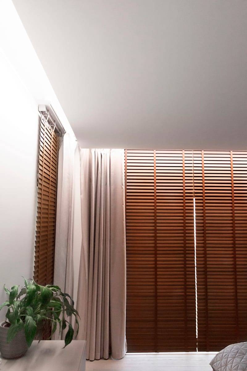 Design osvětlení ložnice, led pásek nepřímo obkrouží místnost