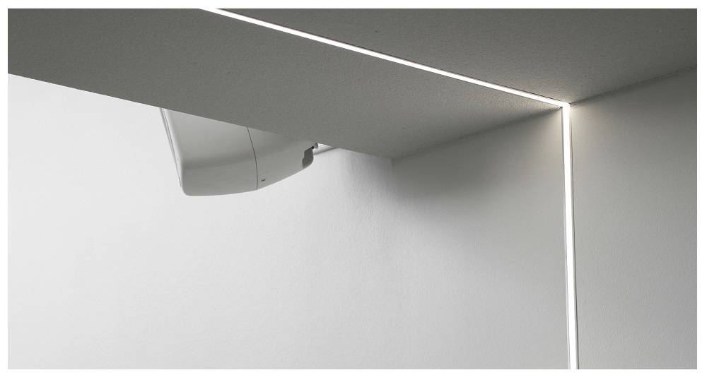 LED osvětlení - Světelná linka na stěně a stropě