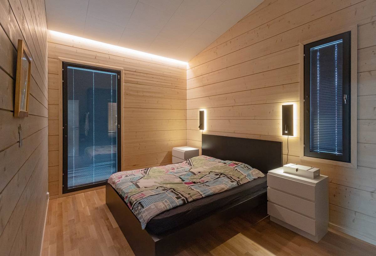 design osvětlení ložnice, pokojový LED pásek je nastavitelný na teplotu barvy CCT a stmívatelný.