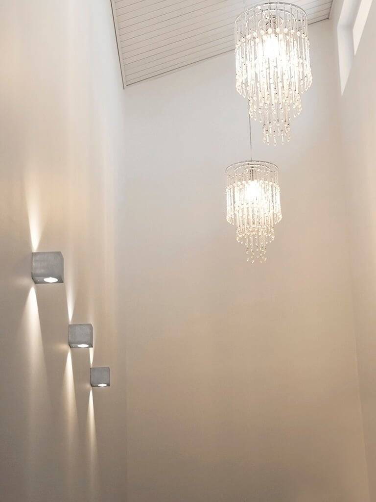 Logo LED STORE na zeleném pozadí; tučný bílý text na bílém čtverci pro energeticky účinná řešení osvětlení.