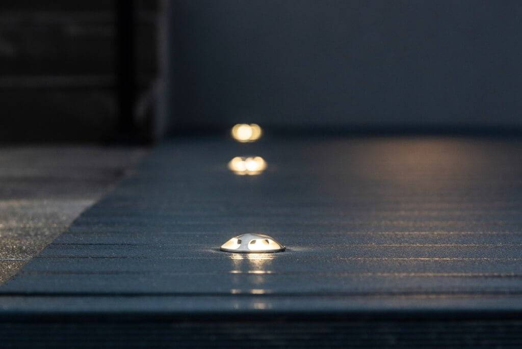 Logo LED Store na zeleném pozadí s bílým textem "LED STORE" uprostřed bílého čtverce.
