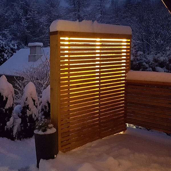 Nepřímé atmosférické světlo na venkovní stěně. Ledstore.fi