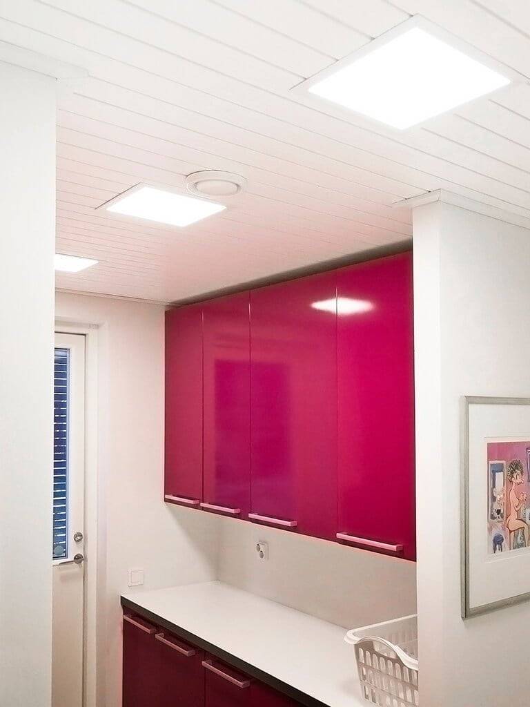 Logo LED STORE na zeleném pozadí s bílým čtvercem uprostřed, které optimalizuje ekologická řešení LED osvětlení.