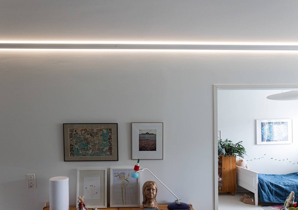 RGB+CCT led pásek s nepřímým 3 obloukovým profilem dává prostoru hodně světla