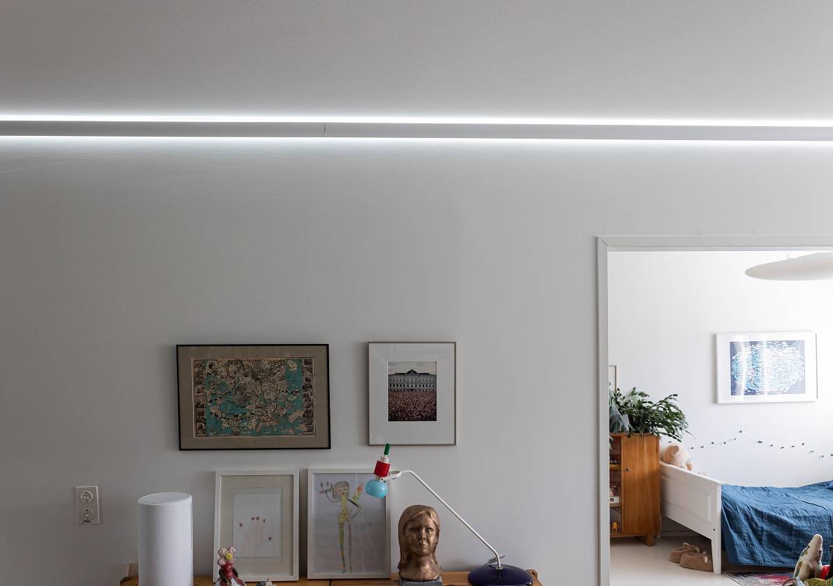 RGB+CCT led pásek s nepřímým 3 obloukovým profilem dodává prostoru spoustu světla.