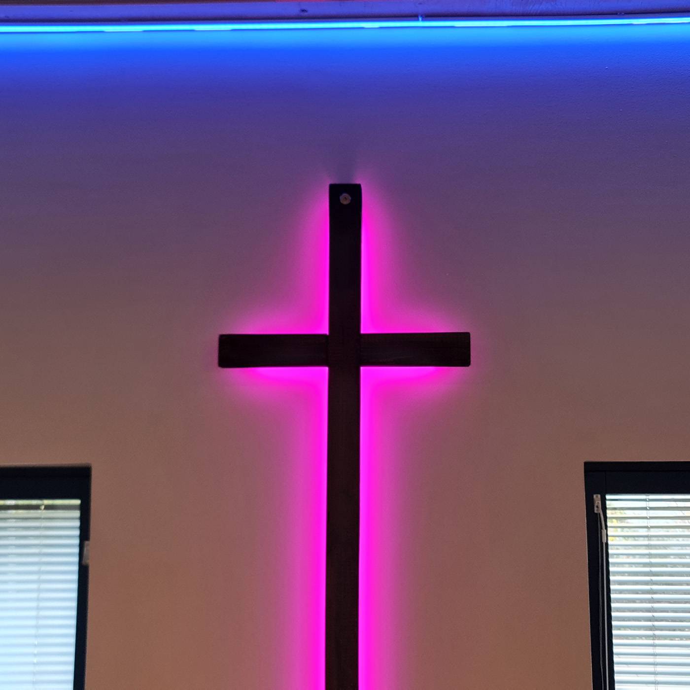 Tapiola kostel kříž RGB osvětlení ledstore.fi