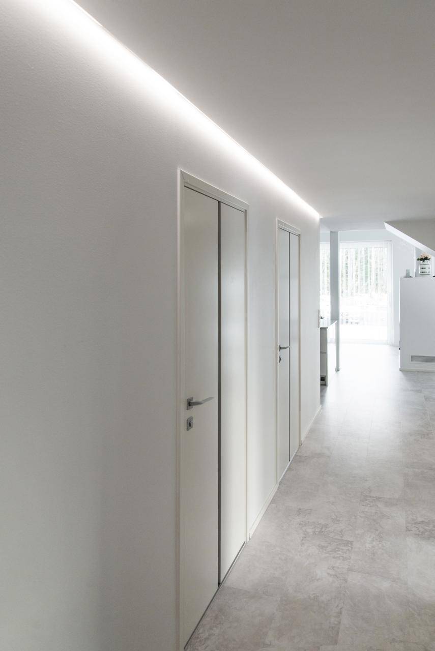 Alttext: "Zelené pozadí na bílém čtverci s textem "LED STORE", zdůrazňujícím energeticky účinné osvětlení. Ideální pro obchody šetrné k životnímu prostředí.